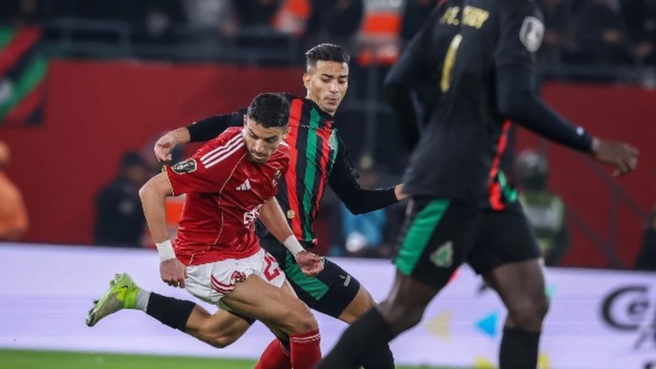 طاهر محمد طاهر يؤكد تفوق الأهلي في مواجهة الجيش الملكي وفسح الفرصة للفوز خارج الديار